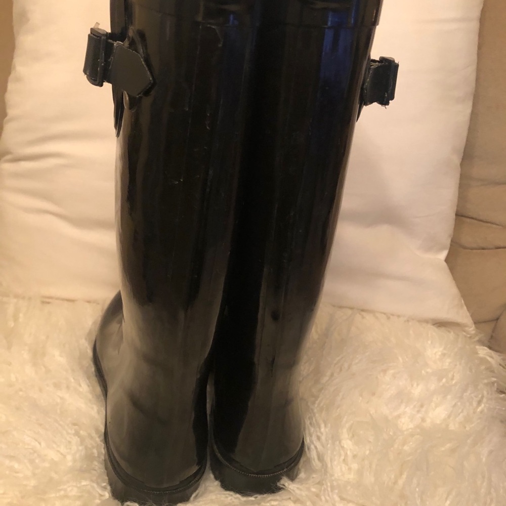 Shiny Rain Boots - Picture 4 of 8